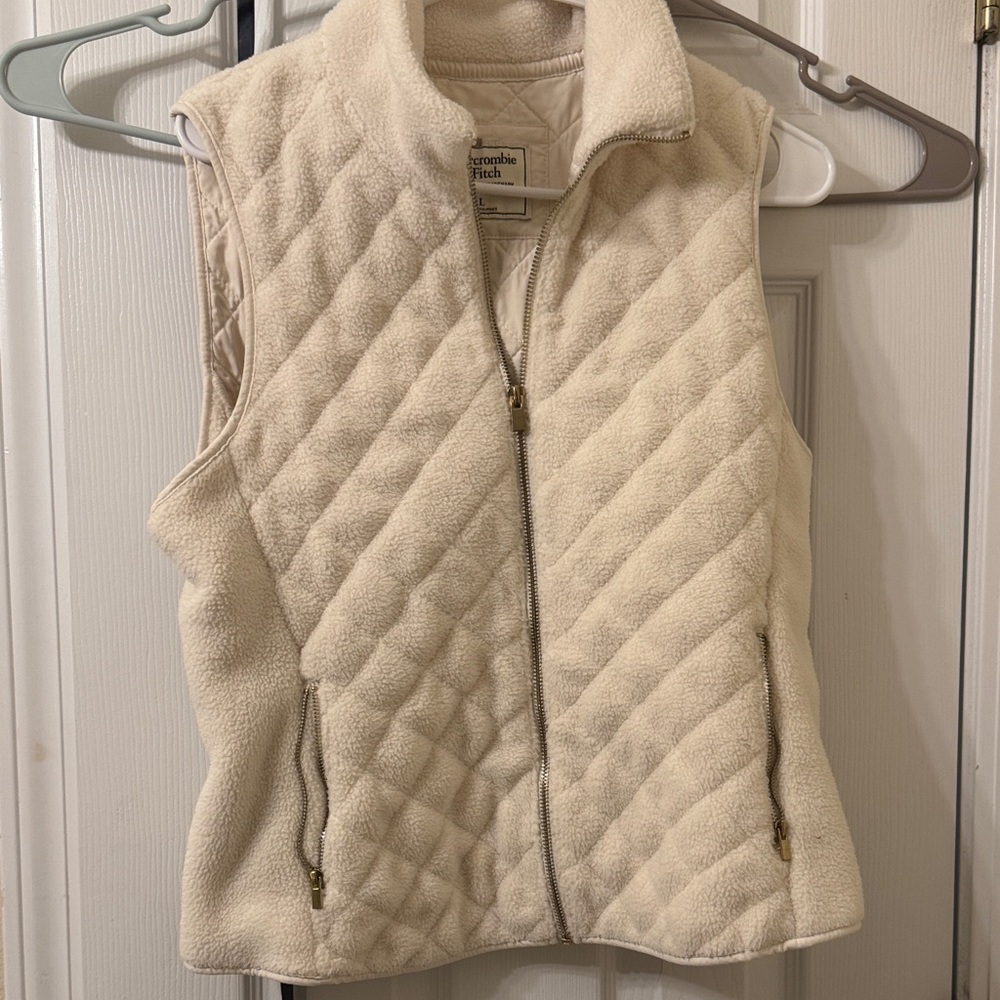 Abercrombie & Fitch Women's Cream Quilted Vest